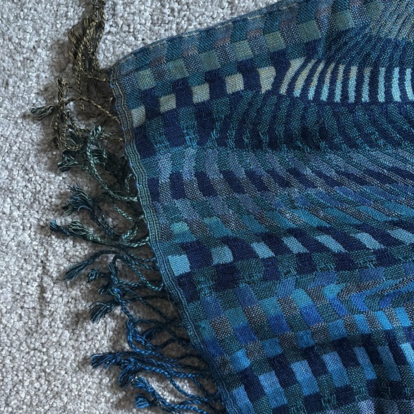 Blue Blanket Scarf - Picture 3 of 3